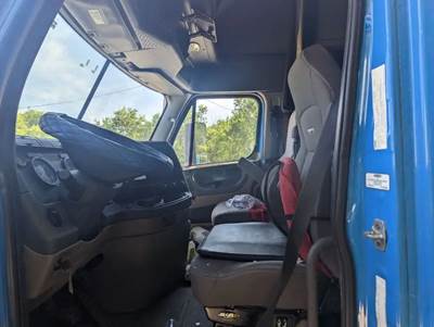 Freightliner Cascadia 125 Salvage Truck