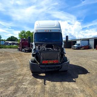 Freightliner Cascadia 125 Salvage Truck