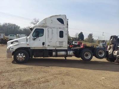 Freightliner Cascadia 125 Salvage Truck