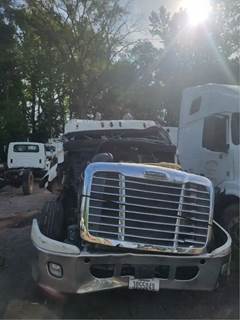 Freightliner Cascadia 125 Salvage Truck