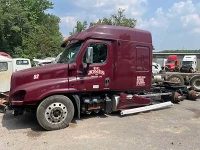 Freightliner Cascadia 125 Salvage Truck