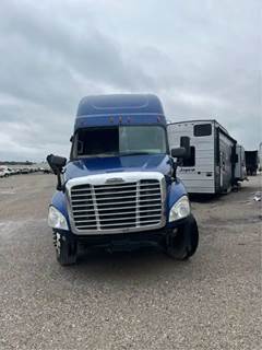Freightliner Cascadia 125 Salvage Truck