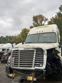 Freightliner Cascadia 125 Salvage Truck