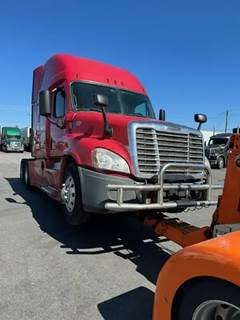 Freightliner Cascadia 125 Salvage Truck