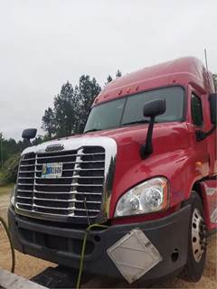 Freightliner Cascadia 125 Salvage Truck