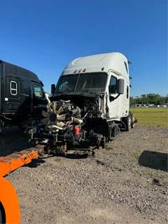 Freightliner Cascadia 125 Salvage Truck