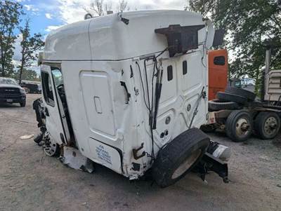 Freightliner Cascadia 125 Salvage Truck