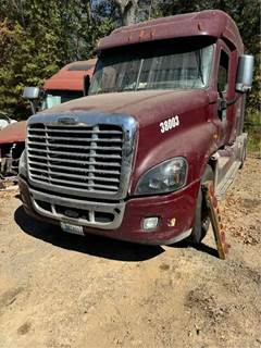 Freightliner Cascadia 125 Salvage Truck