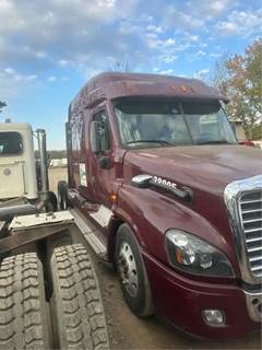 Freightliner Cascadia 125 Salvage Truck