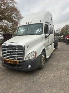 Freightliner Cascadia 125 Salvage Truck