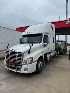 Freightliner Cascadia 125 Salvage Truck