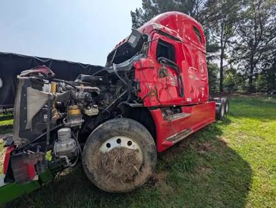 Freightliner Cascadia 125 Salvage Truck