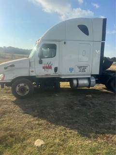 Freightliner Cascadia 125 Salvage Truck