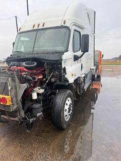 Freightliner Cascadia 125 Salvage Truck