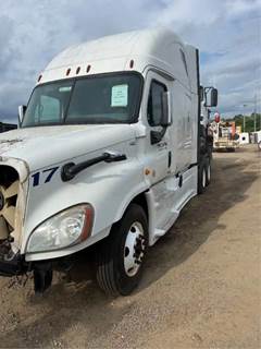 Freightliner Cascadia 125 Salvage Truck