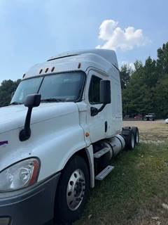 Freightliner Cascadia 125 Salvage Truck