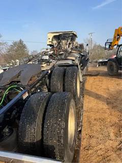 Freightliner Cascadia 126 Salvage Truck