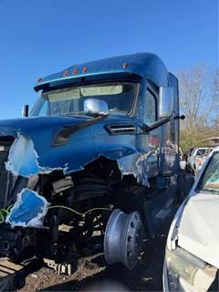 Freightliner Cascadia 126 Salvage Truck