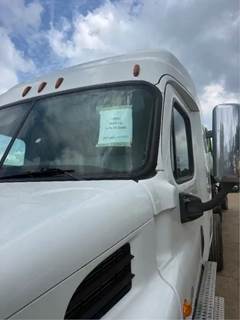 Freightliner Cascadia 132 Salvage Truck