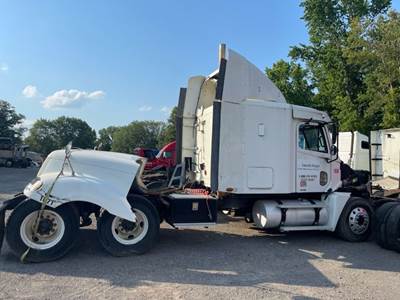 Freightliner Cascadia Salvage Truck