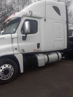 Freightliner Cascadia Salvage Truck