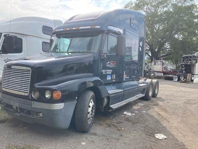 Freightliner Century Class 120 Salvage Truck