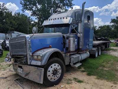Freightliner Classic XL Salvage Truck
