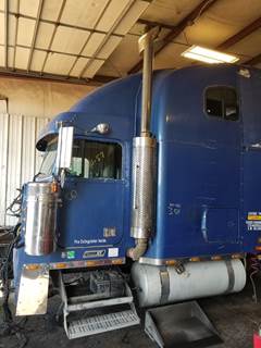 Freightliner Classic XL Salvage Truck