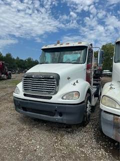 Freightliner Columbia 112 Salvage Truck