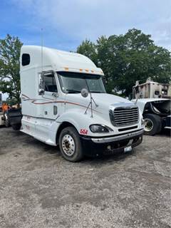 Freightliner Columbia 120 Salvage Truck