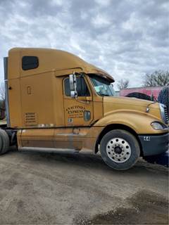 Freightliner Columbia 120 Salvage Truck