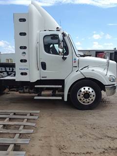 Freightliner Columbia 120 Salvage Truck