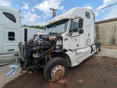 Freightliner Columbia 120 Salvage Truck
