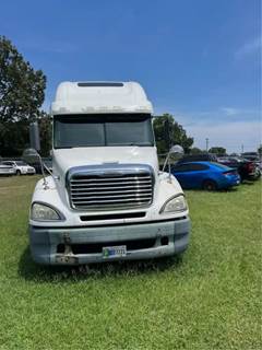 Freightliner Columbia 120 Salvage Truck