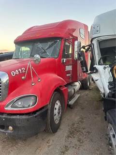 Freightliner Columbia 120 Salvage Truck