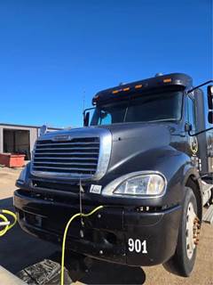 Freightliner Columbia 120 Salvage Truck