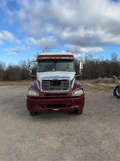 Freightliner Columbia 120 Salvage Truck