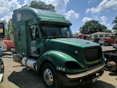 Freightliner Columbia Salvage Truck