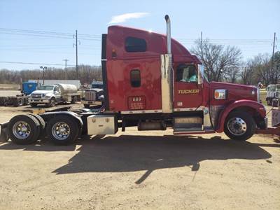 Freightliner Coronado 132 Salvage Truck