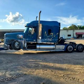 Freightliner Coronado 132 Salvage Truck