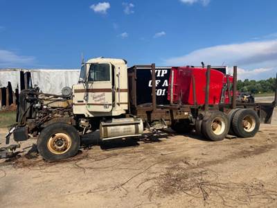Freightliner FLD120 Salvage Truck