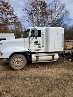 Freightliner FLD120 Salvage Truck