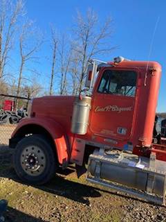 Freightliner FLD120 Salvage Truck