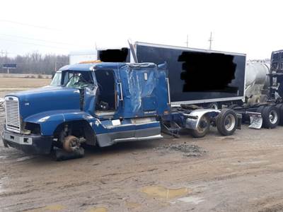 Freightliner FLD120 Salvage Truck