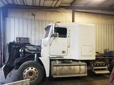 Freightliner FLD120 Salvage Truck