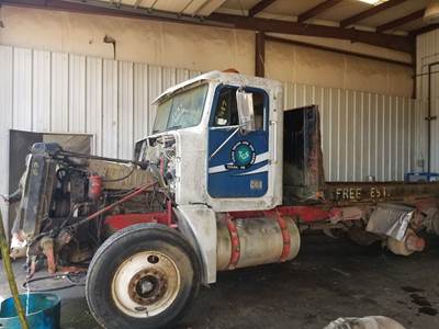 Freightliner FLD120 Salvage Truck