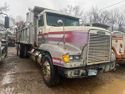 Freightliner FLD120 Salvage Truck