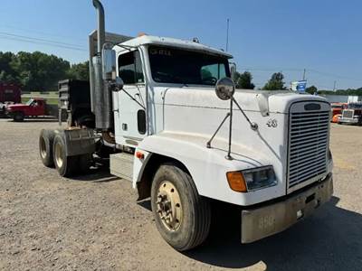 Freightliner FLD120 Salvage Truck