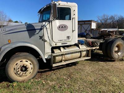 Freightliner FLD120SD Salvage Truck