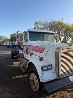 Freightliner FLD120SD Salvage Truck